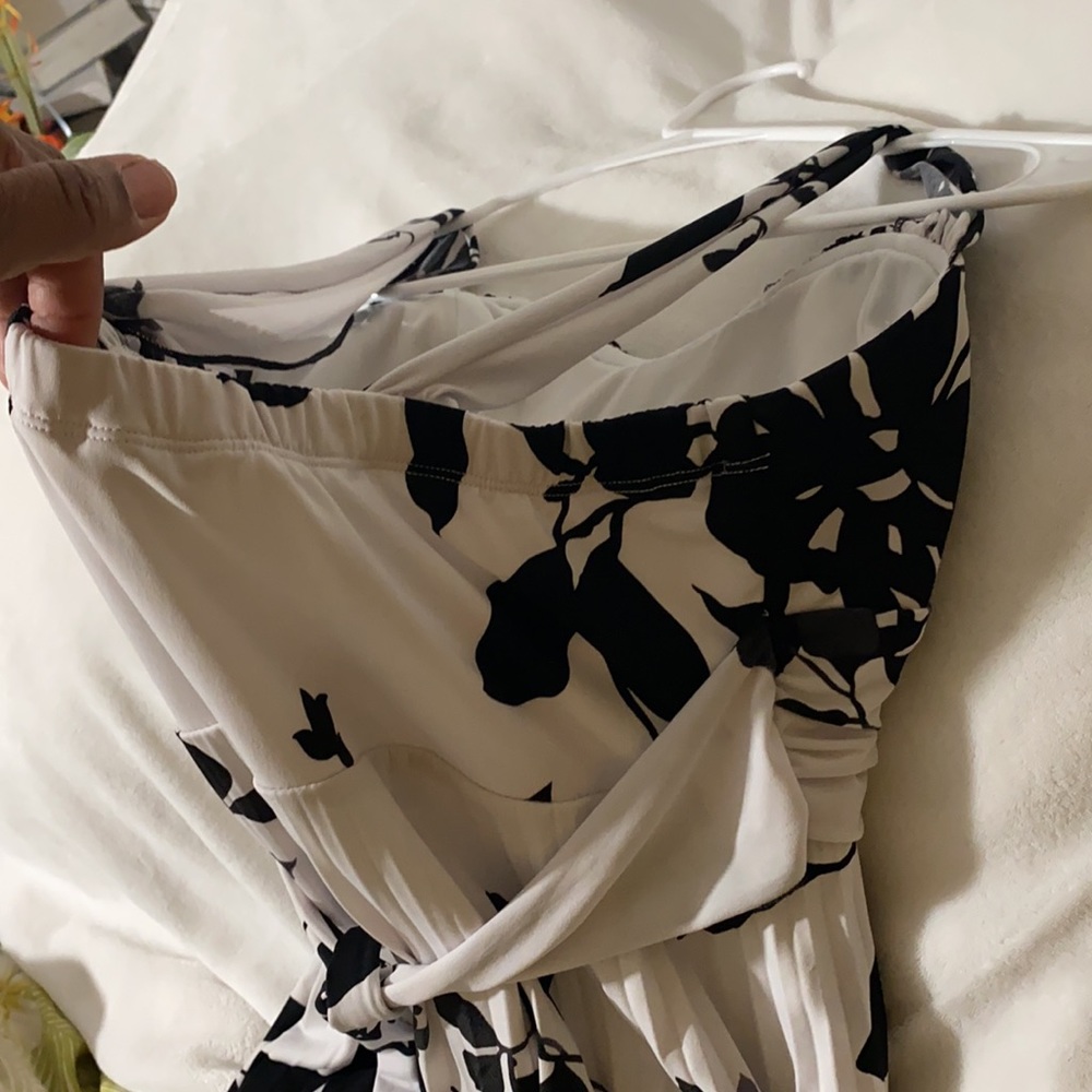 Women’s Floral Black and White Pleated Dress 👗 Large - Picture 4 of 8